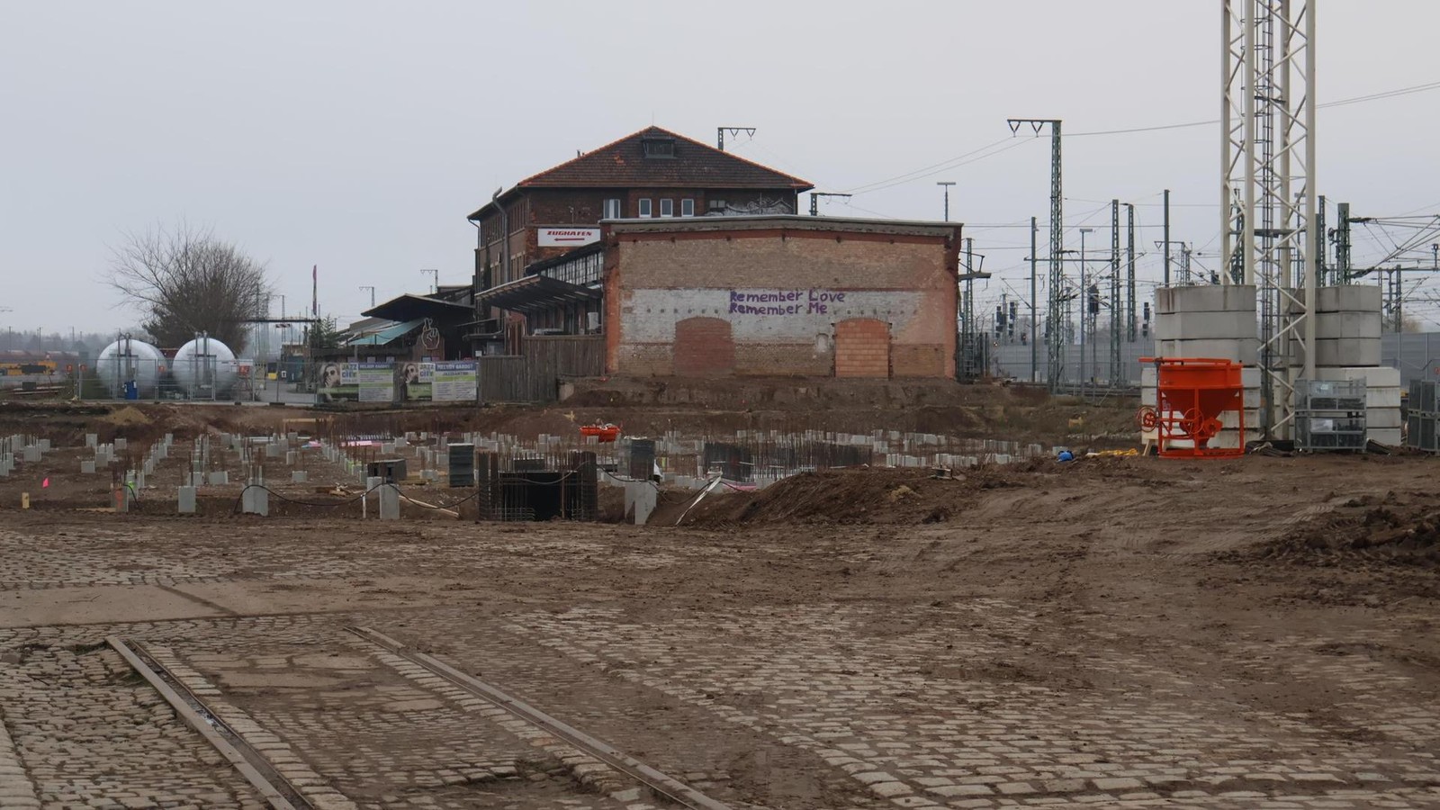 Ger-usche-am-G-terbahnhof-Einbrecher-versucht-sich-an-der-Deutschen-Bahn
