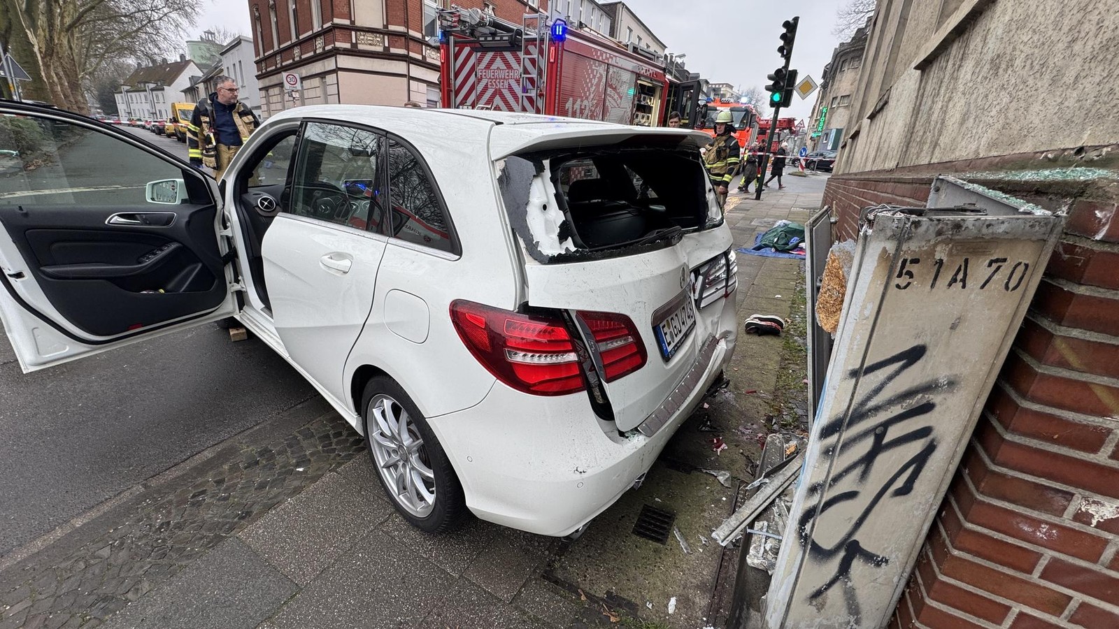 Schwerer-Unfall-in-Essen-Frau-lebensgef-hrlich-verletzt