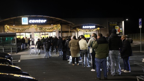 Mitternachts-Öffnung im Supermarkt: Hunderte Salzgitteraner kaufen Feuerwerk
