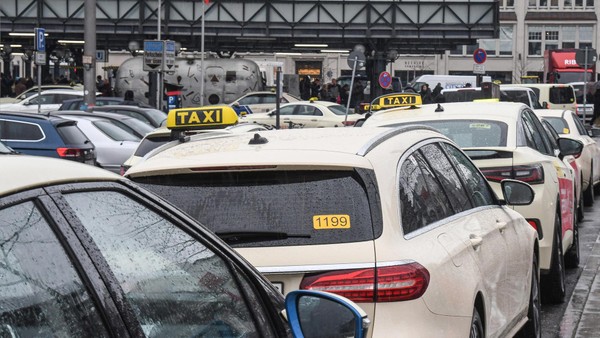 Taxi-Geheimnisse: Warum man nicht den ersten Wagen in der Schlange nehmen muss