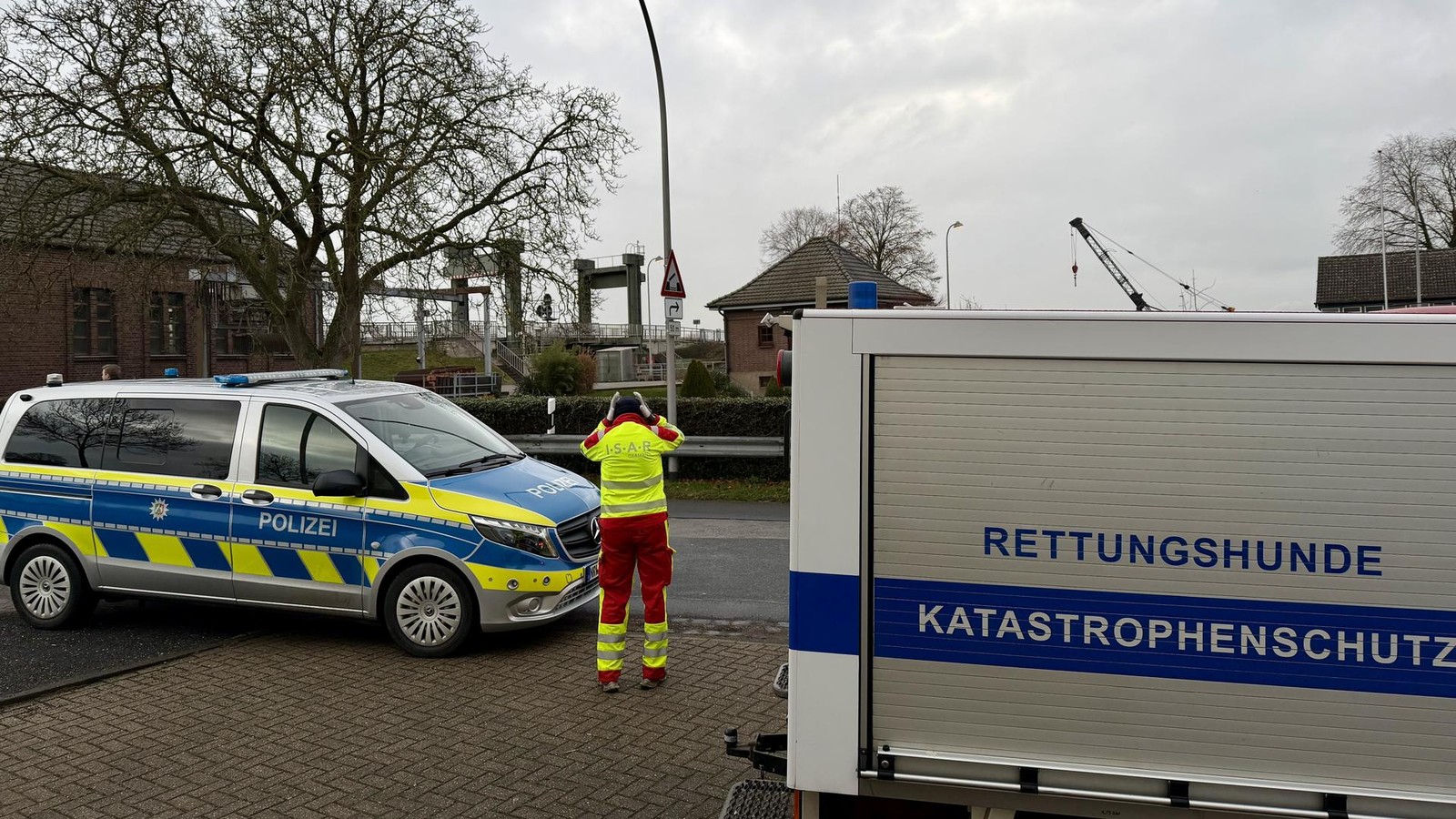 Vermisstensuche-in-Kleve-Polizei-und-Mantrailer-suchten-Frau-an-der-Schleuse