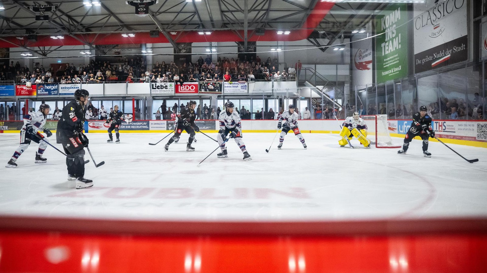 Unterst-tzung-aus-Berlin-f-r-Erfurter-Kartoffelhalle-und-Stadion-Westtrib-ne