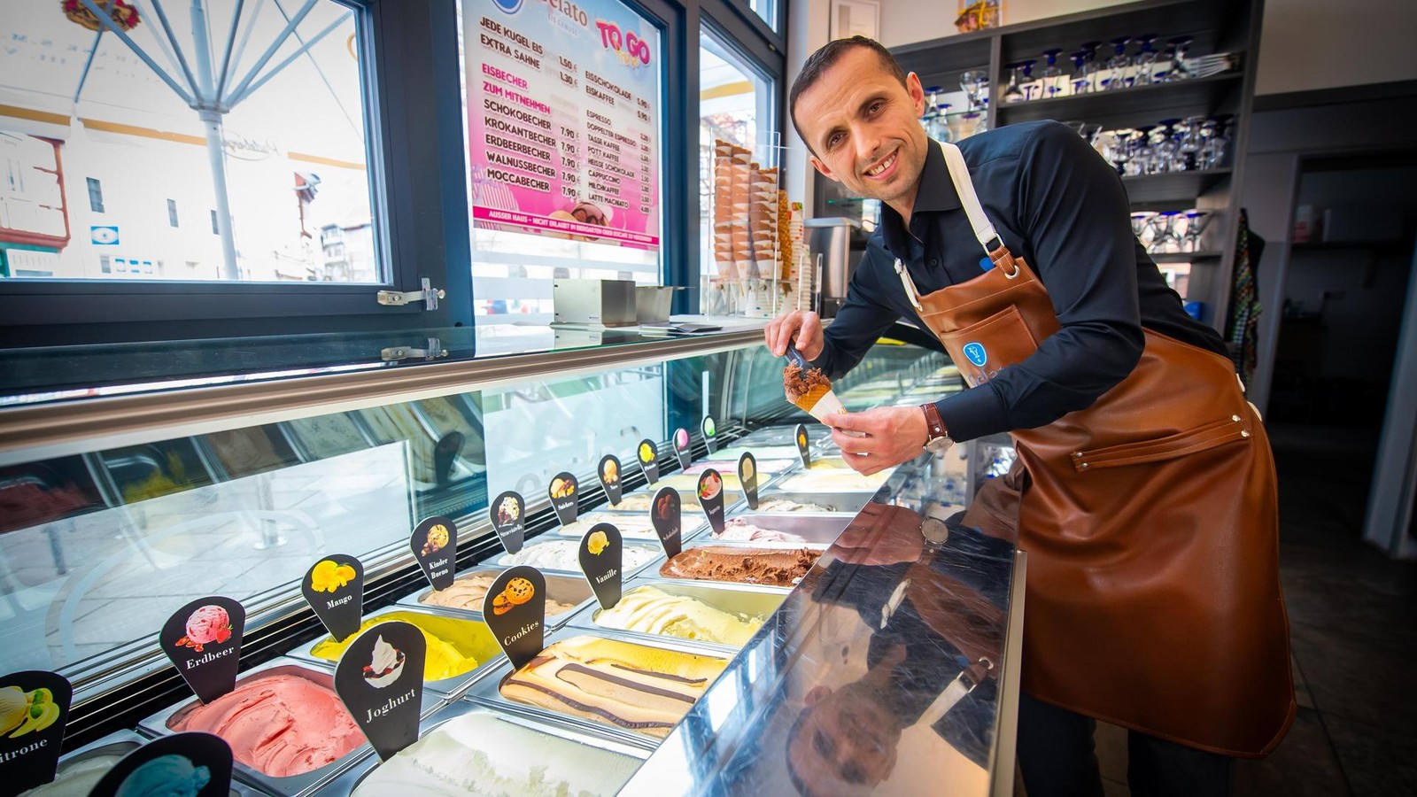 Wo-schmeckt-italienisches-Eis-am-besten-Europas-Eisverk-ufer-treffen-sich-in-Th-ringen-zum-Wettbewerb