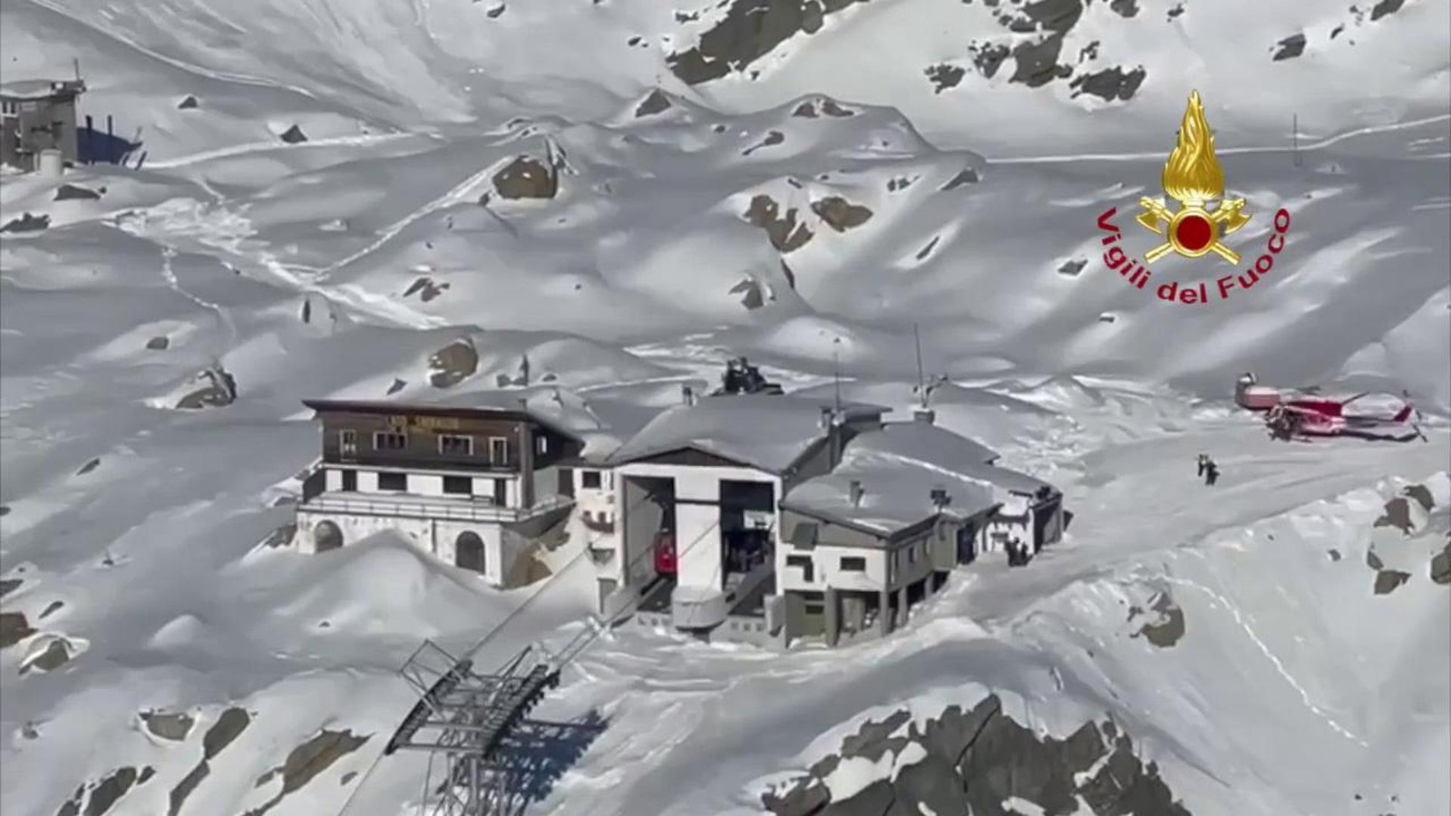 Seilbahn-kracht-gegen-Bergstation-Mehrere-Verletzte-100-Menschen-evakuiert