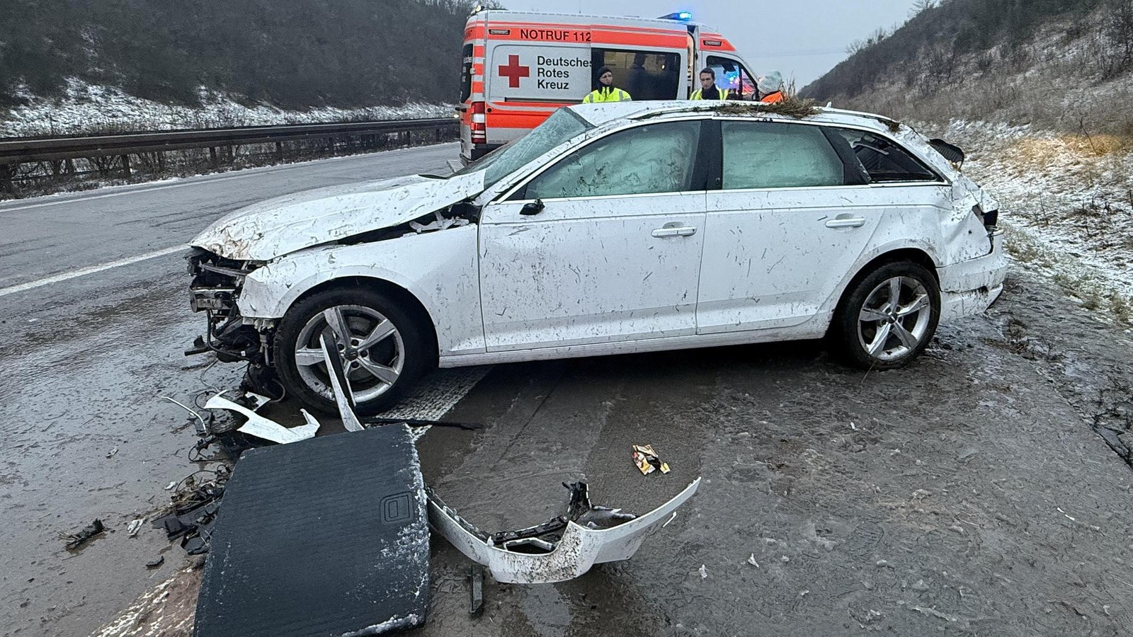 winterlich-nasse-fahrbahn-audi-fahrer-verungl-ckt-auf-a38