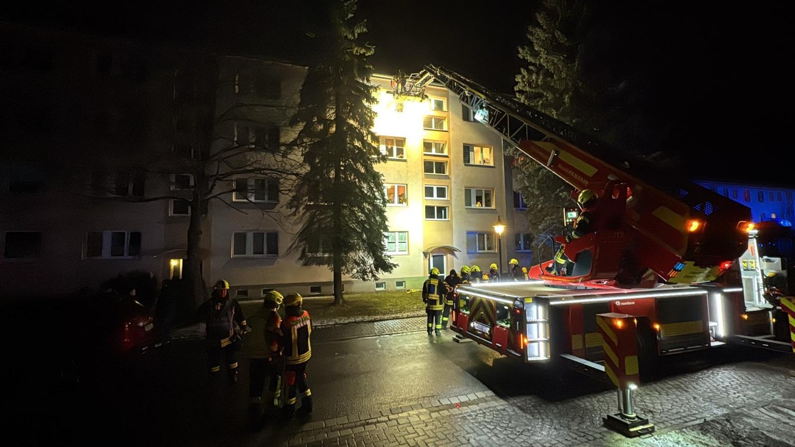 Schock-zu-Silvester-Brand-in-Wohnblock-im-Weimarer-Land