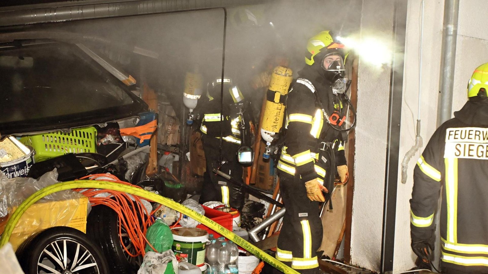 Silvester-in-Siegen-Familienpr-gel-und-mit-B-llern-Wurstautomaten-demoliert