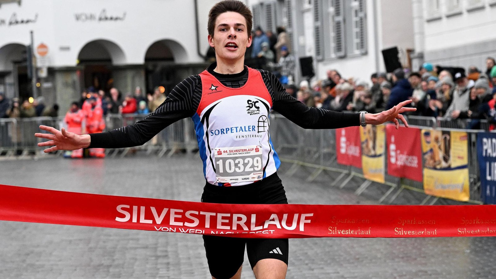 Silvesterlauf-HSK-L-ufer-Grobbel-19-schnappt-sich-beim-Deb-t-gleich-den-Sieg