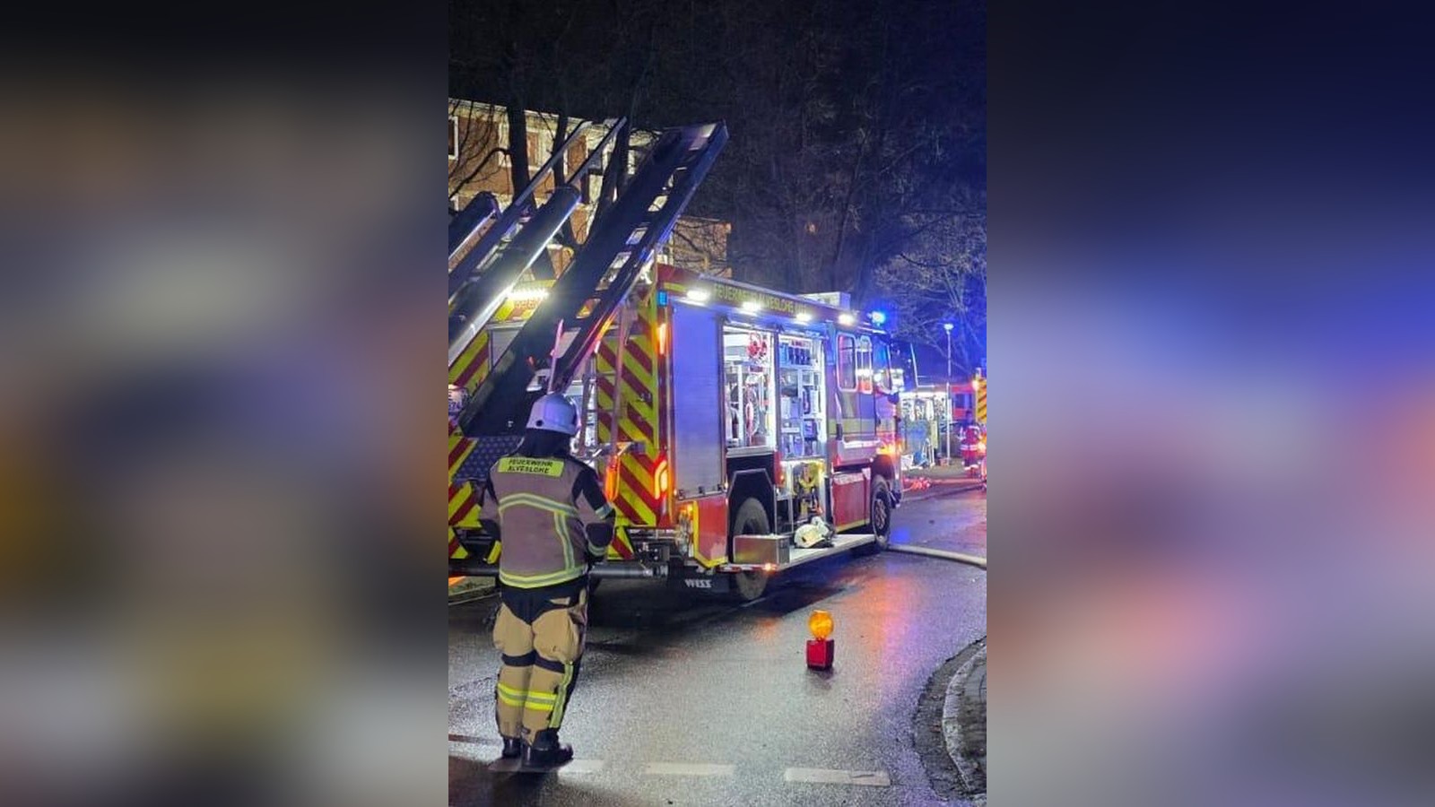 Wohngeb-ude-brennt-in-Silvesternacht-Bewohner-ber-Leitern-gerettet