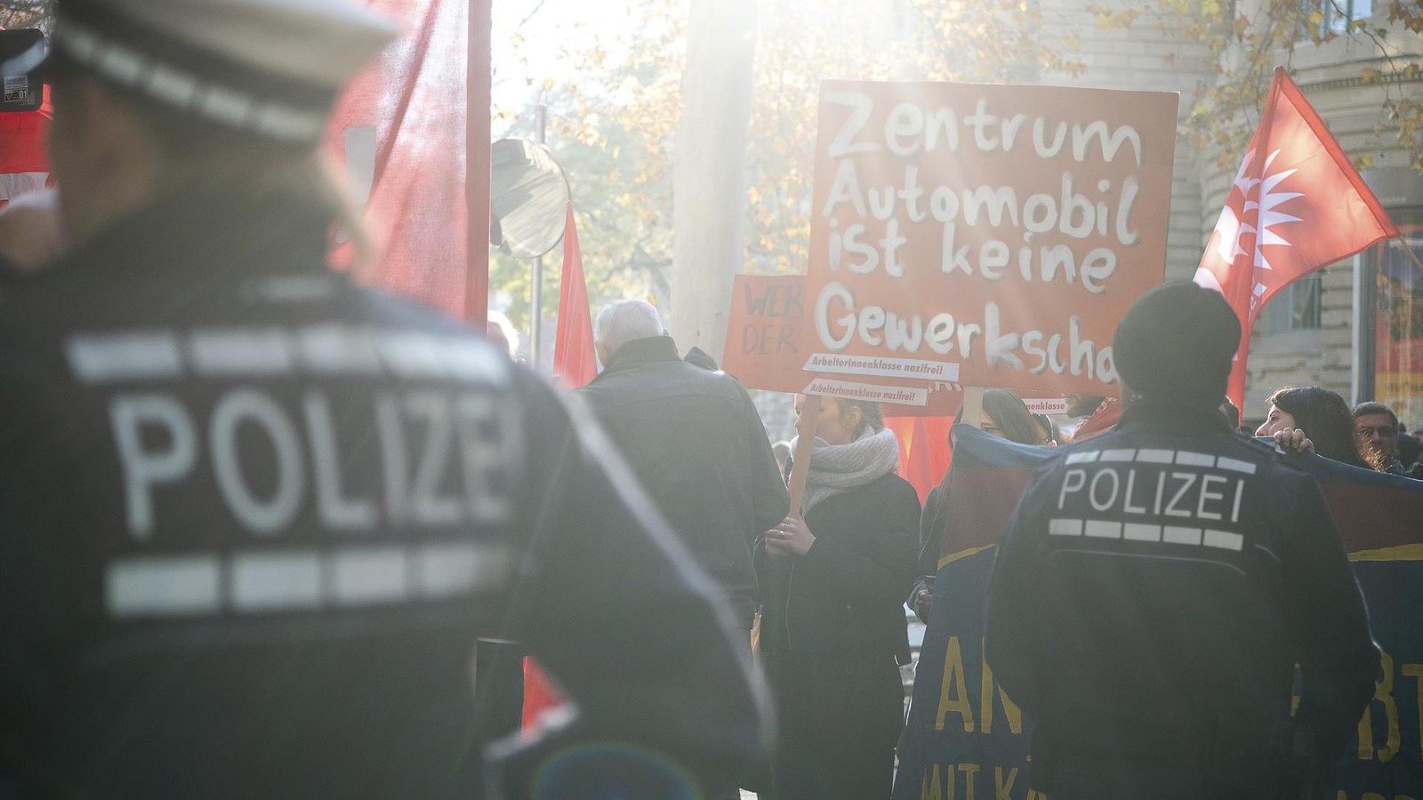 Arbeiter-laufen-nach-rechts-So-gro-ist-die-Gefahr-f-r-Gewerkschaften