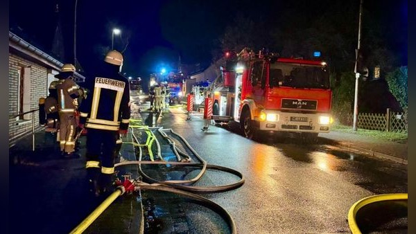 Einfamilienhaus in Wendhausen brennt – Einsatz in der Neujahrsnacht