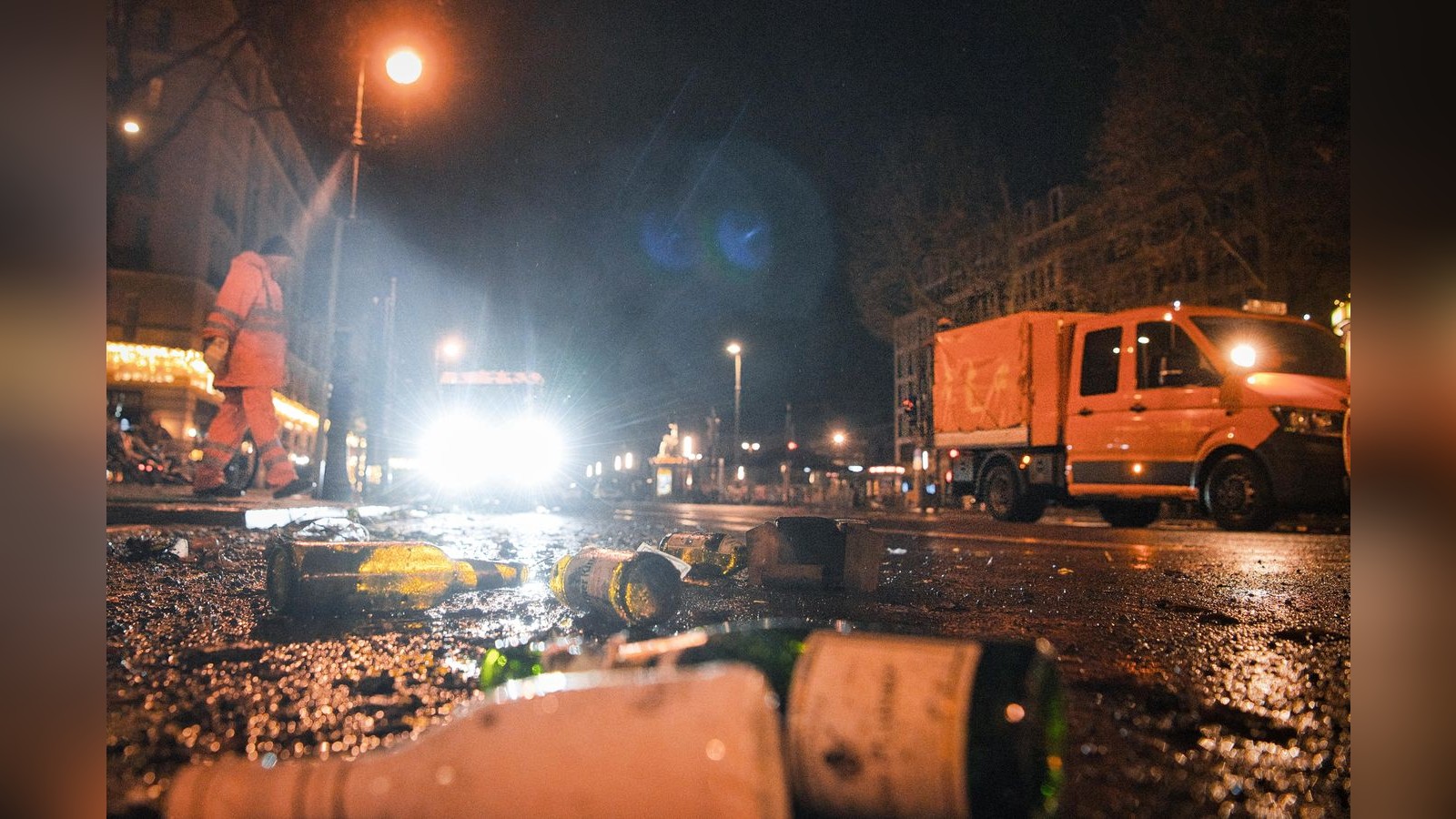 Gro-reinemachen-W-hrend-andere-noch-feiern-r-umt-die-BSR-schon-auf