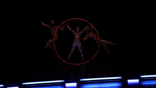 Galaktisches Silvester: Mit Lichtshow feierte Wolfsburger Theater ins neue Jahr