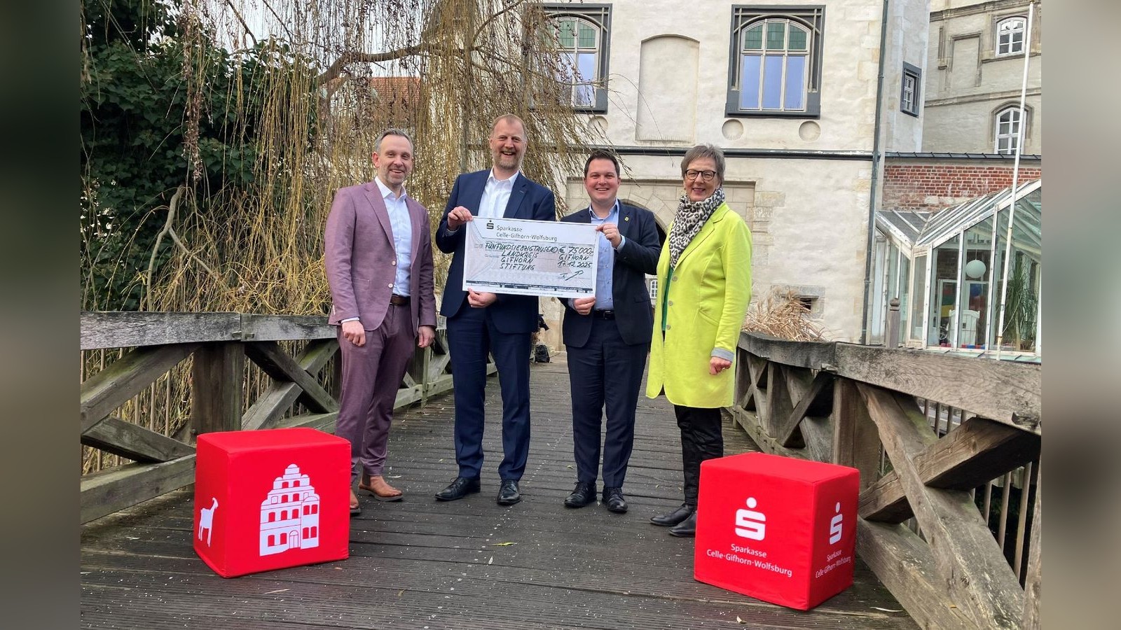 Sparkasse-Celle-Gifhorn-Wolfsburg-spendet-Mega-Summe-an-Landkreis-Gifhorn-Stiftung