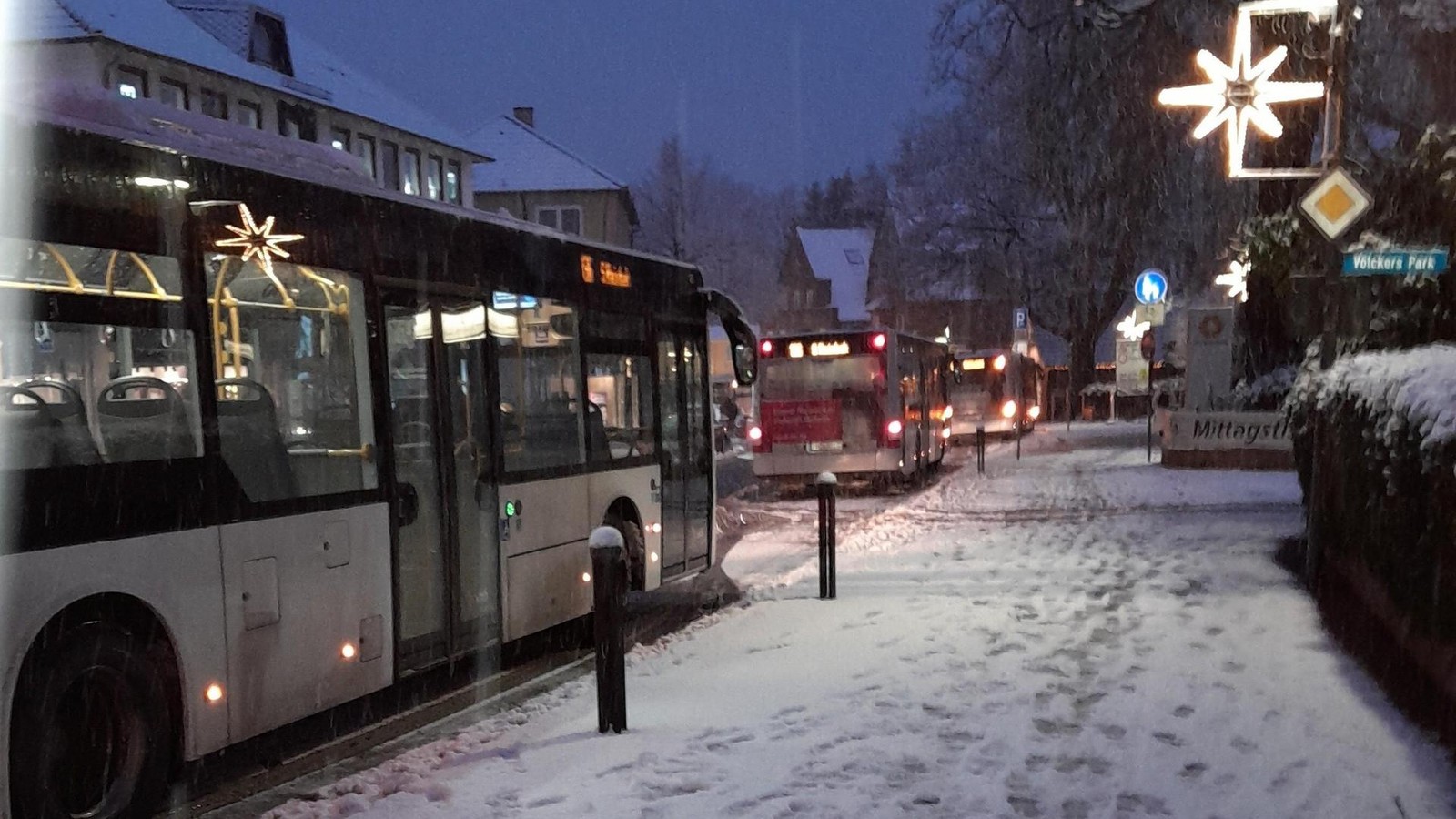 Chaos-in-Reinbek-Sieben-Busse-bleiben-im-Berufsverkehr-liegen