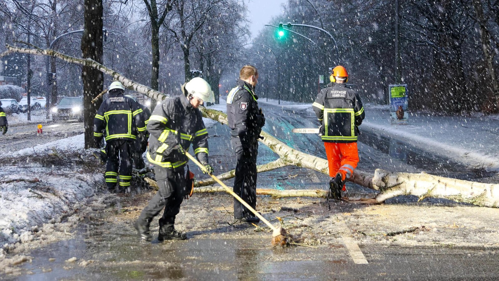Schneechaos-alle-S-Bahn-Linien-betroffen-K-hlbrandbr-cke-gesperrt