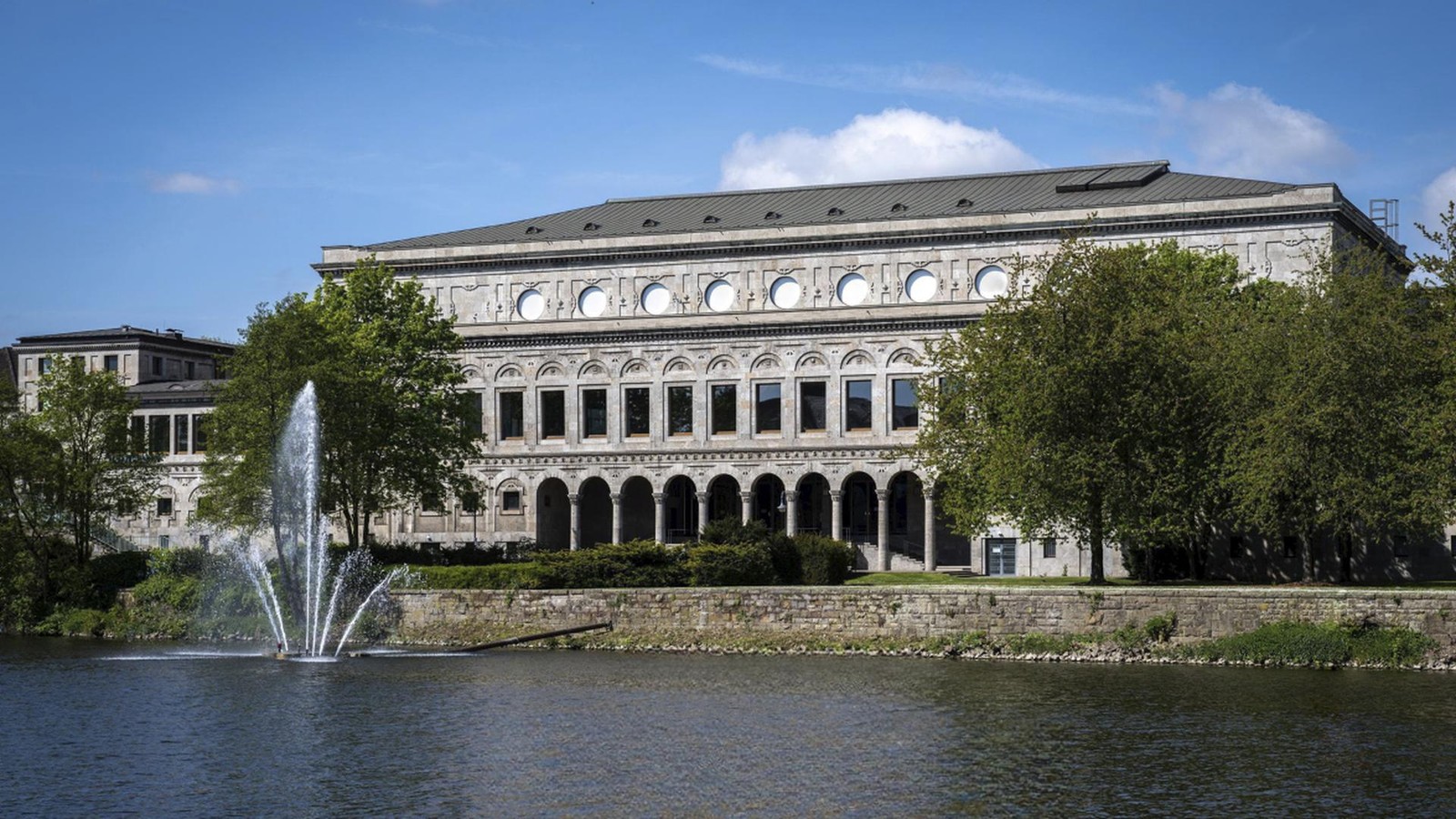 100-Jahre-Stadthalle-Das-ist-im-Jubil-umsjahr-2026-in-M-lheim-geplant