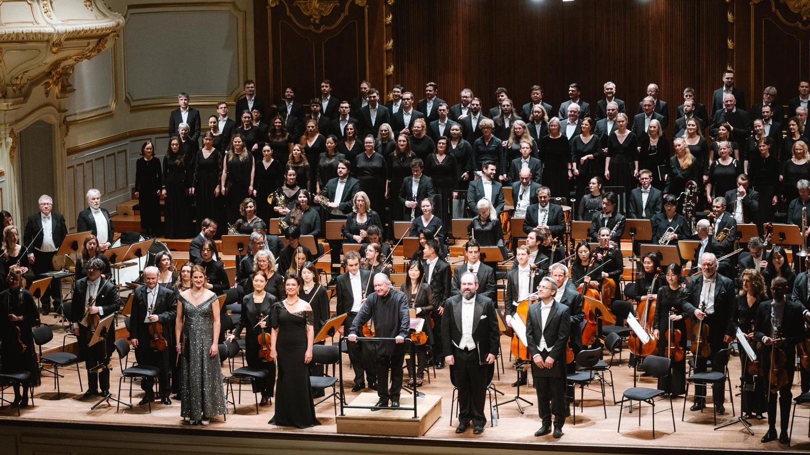 Symphoniker-Hamburg-Exotische-Kl-nge-schwungvolles-Finale-und-gro-er-Beifall