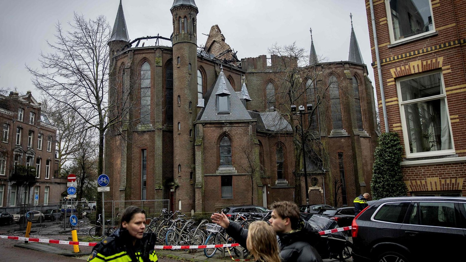 Abgebrannt-wie-Notre-Dame-Amsterdamer-wollen-die-Vondelkirche-wiederaufbauen