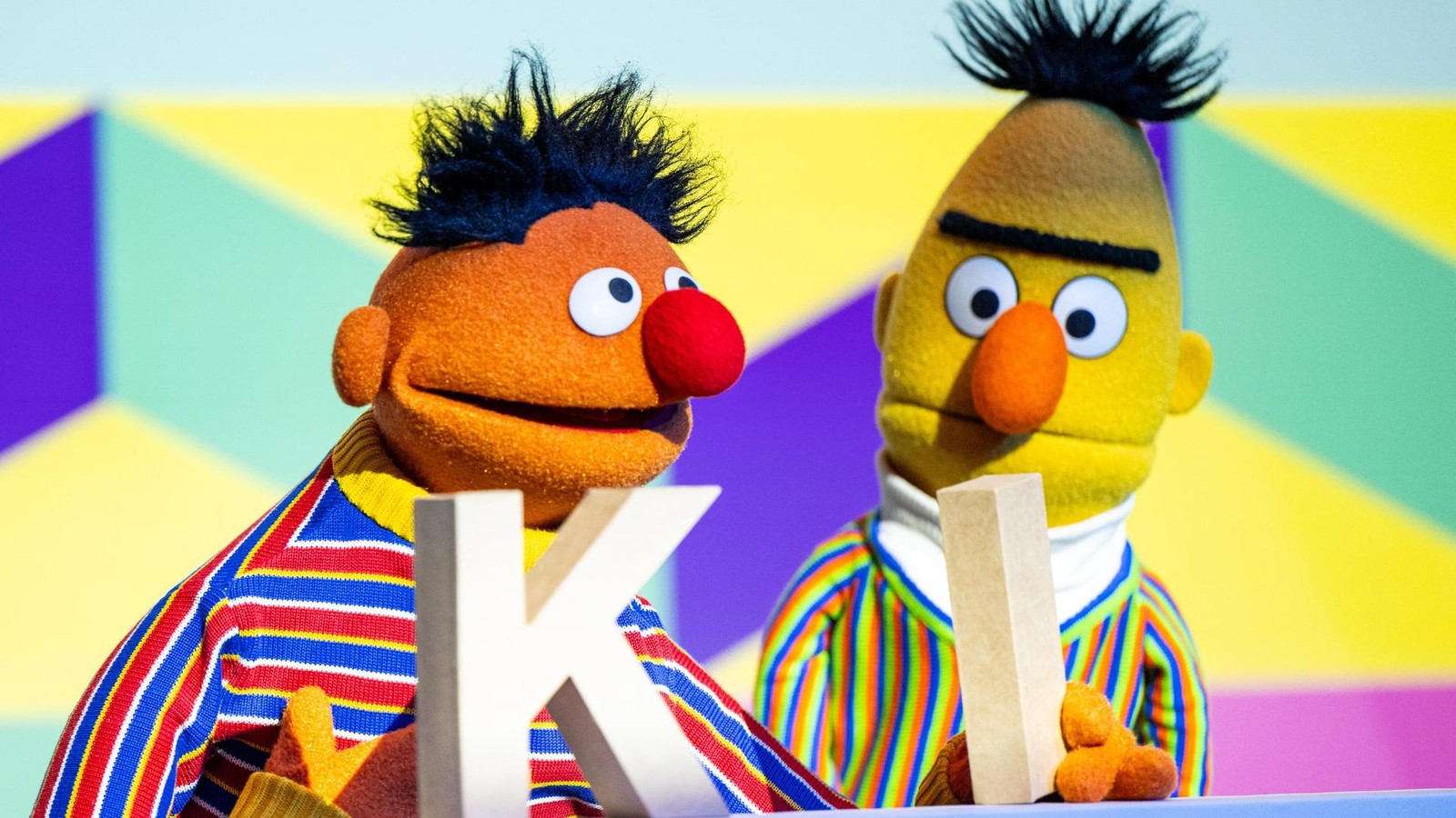 -Sesamstra-e-Ernie-und-Bert-werden-Ampelm-nnchen-in-Hamburg