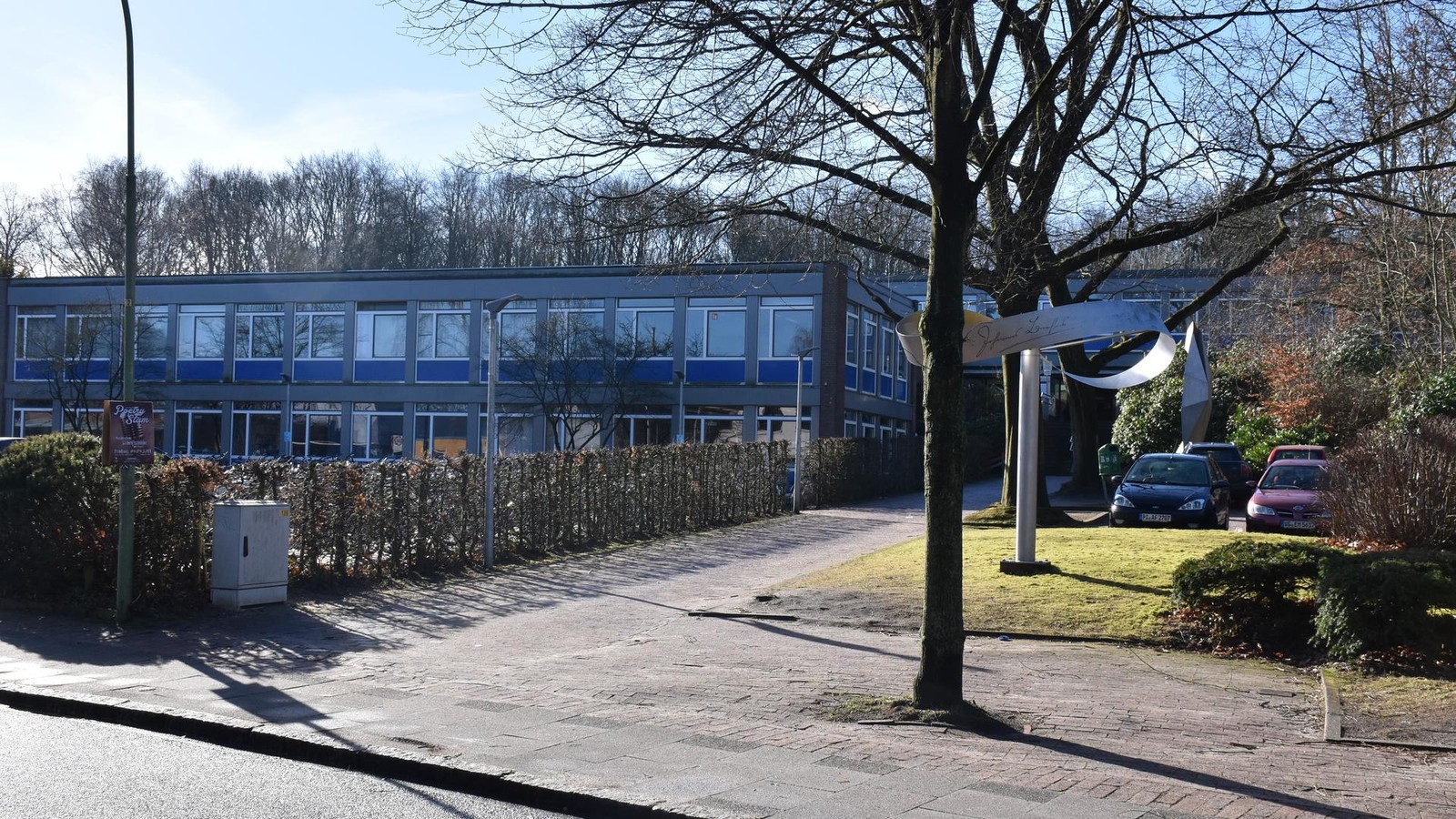 Staatsschutz-ermittelt-Politisch-motivierte-Graffiti-am-Gymnasium