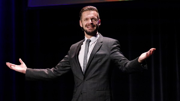 Florian Schroeder in Hamburg: Spott nicht nur für Klöckner und Pilawa