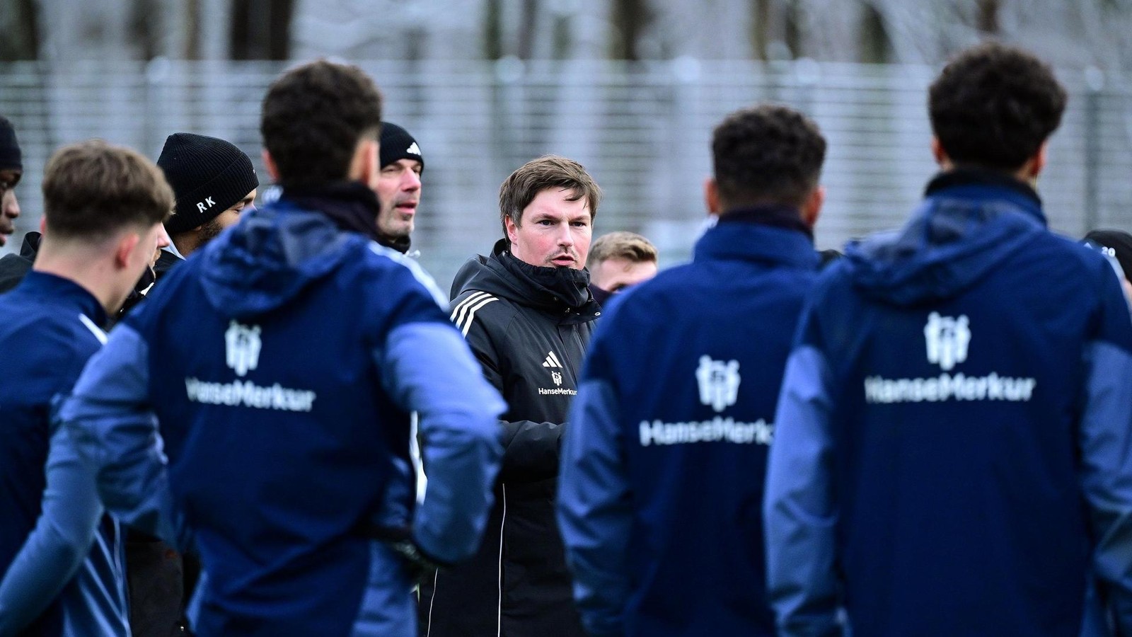 HSV-dr-ckt-beim-Peretz-Wechsel-auf-die-Bremse-Meffert-schon-weg