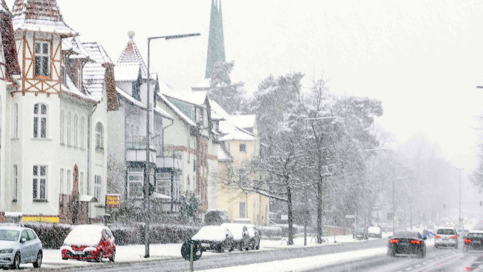 Massiver-Stromausfall-in-Berlin-Diese-Tipps-und-Warnungen-sollten-Sie-beachten
