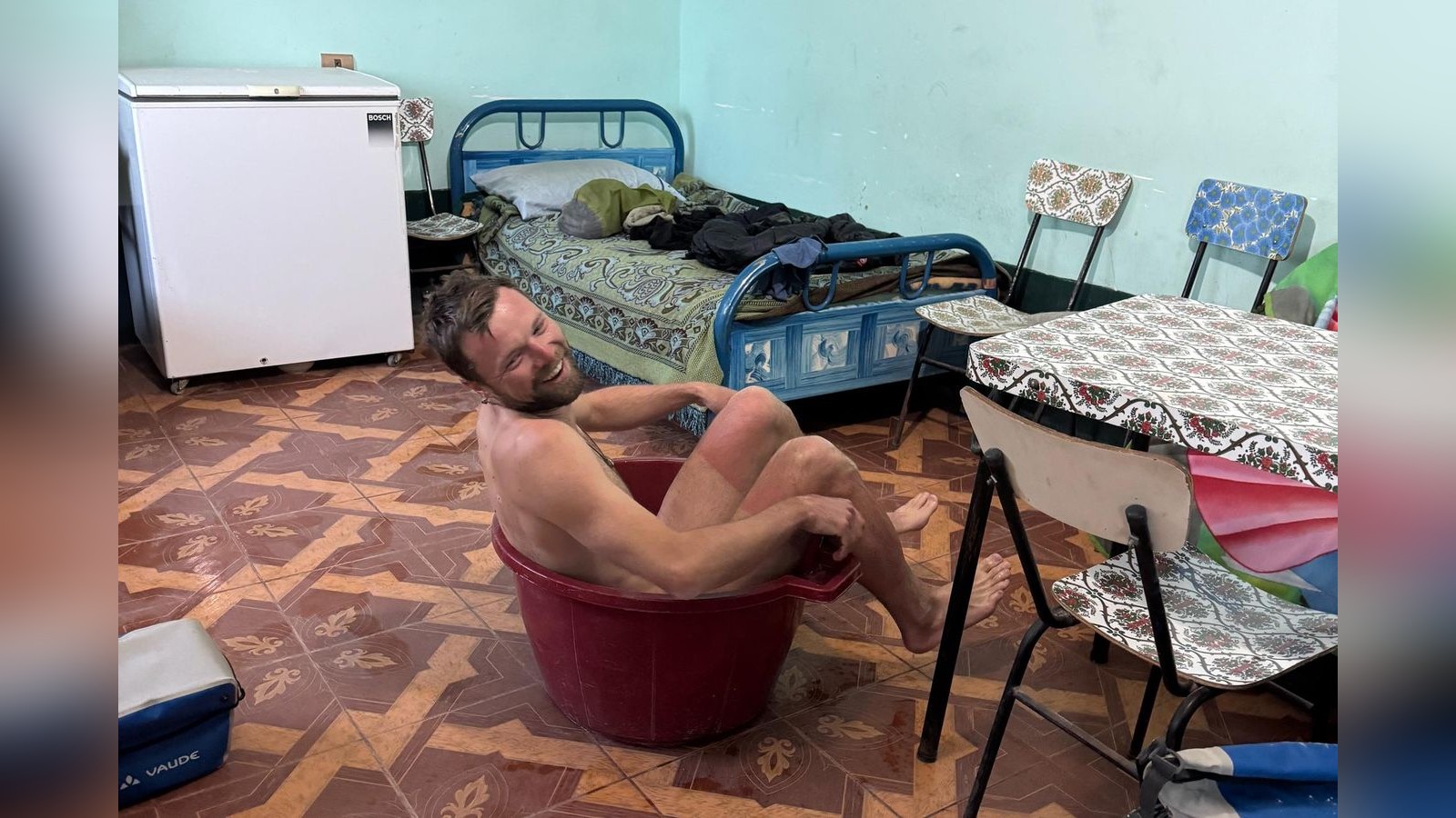 Ein-Mann-spricht-in-P-neck-ber-Freiheit-Gl-ck-und-Qu-lerei-Es-war-unfassbar-anstrengend-