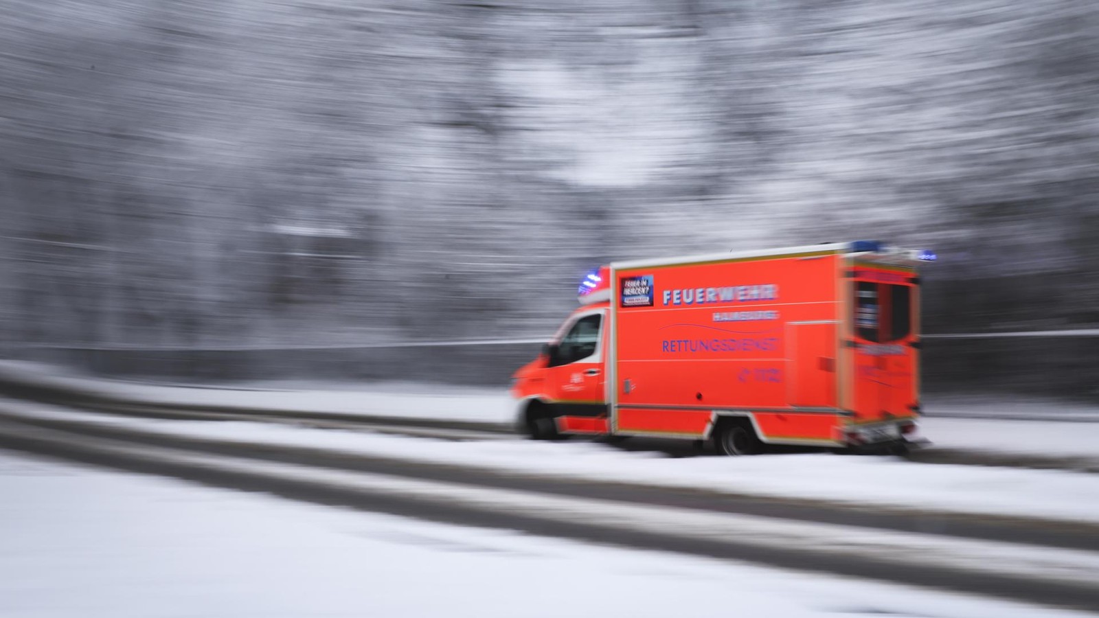Auto-berschl-gt-sich-Frau-wird-bei-Unfall-schwer-verletzt