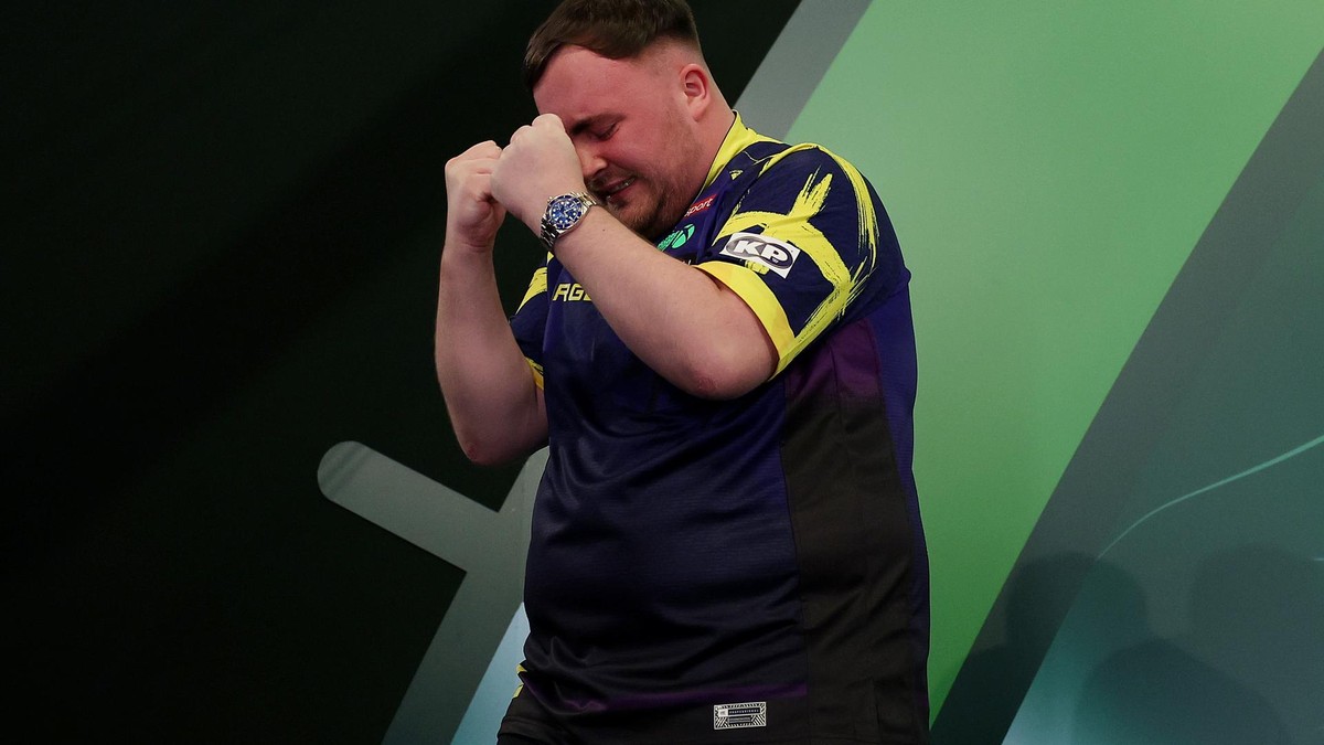 Emotional nach dem finalen Wurf: Luke Littler.