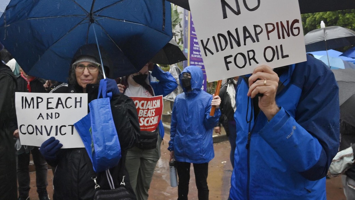 Trump: U.S. to 'Run' Venezuela After Military Capture of Maduro