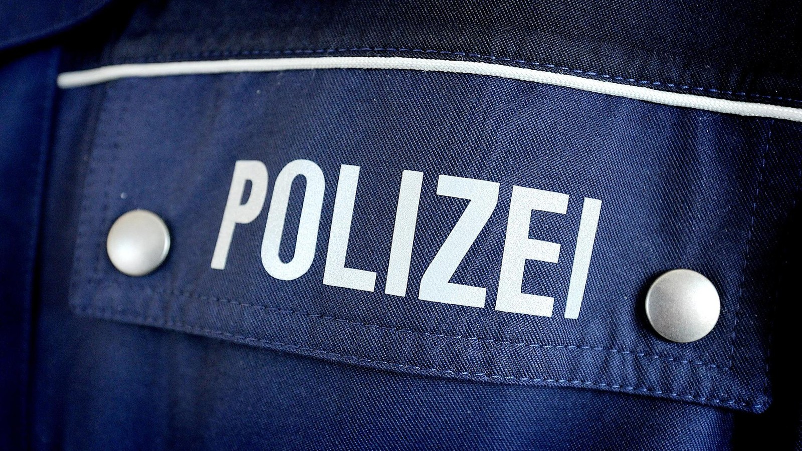 Betrunkener-Autofahrer-schafft-es-nicht-den-Motor-abzustellen