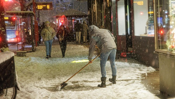 Hausbesitzer und Mieter: Alle Fakten zu Schnee-Räumpflicht und Haftung