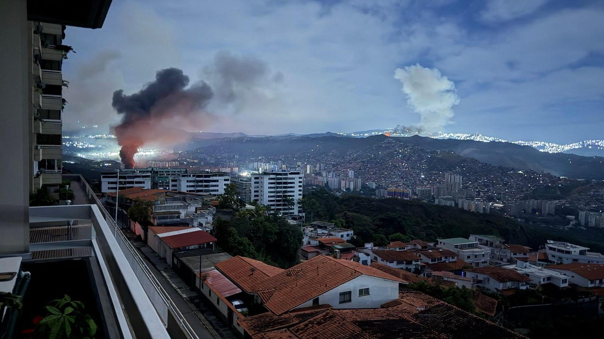 Explosionen und Rauch über Caracas: Die USA überraschten Venezuela in der Nacht.