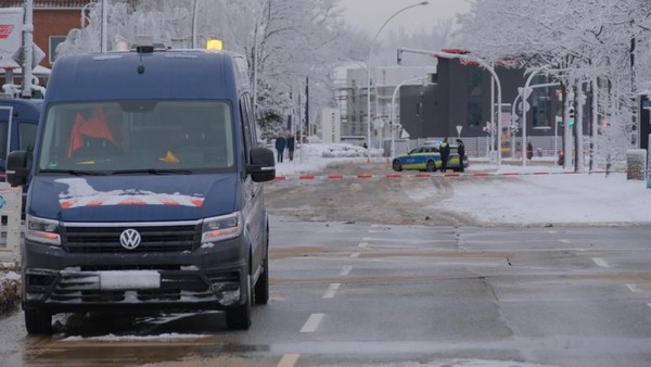 Nach Wasserrohrbruch: Kreuzung an der Kollaustraße bleibt Sonntag noch gesperrt