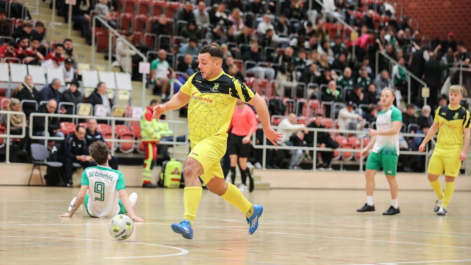 Oberhausen-F-nf-Platzverweise-hohe-Bierpreise-und-neue-Trainingsanz-ge