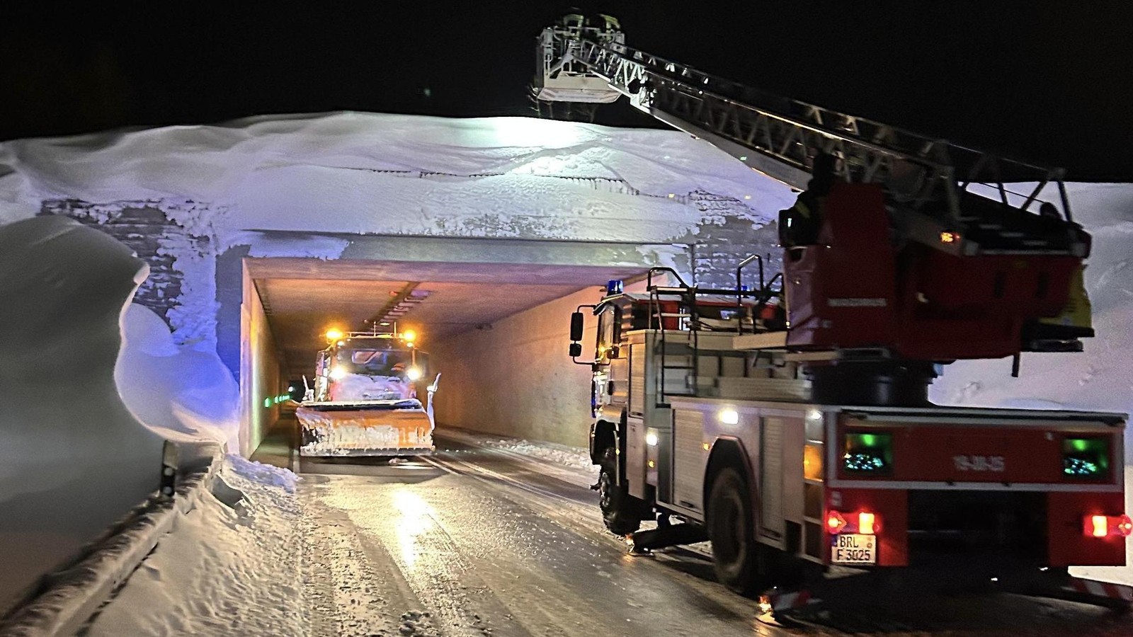Gefahr-an-Tunnel-im-Harz-Feuerwehr-im-Einsatz