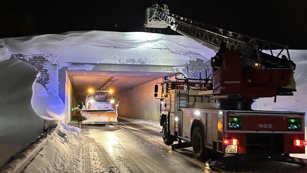 Gefahr an Tunnel im Harz: Feuerwehr im Einsatz