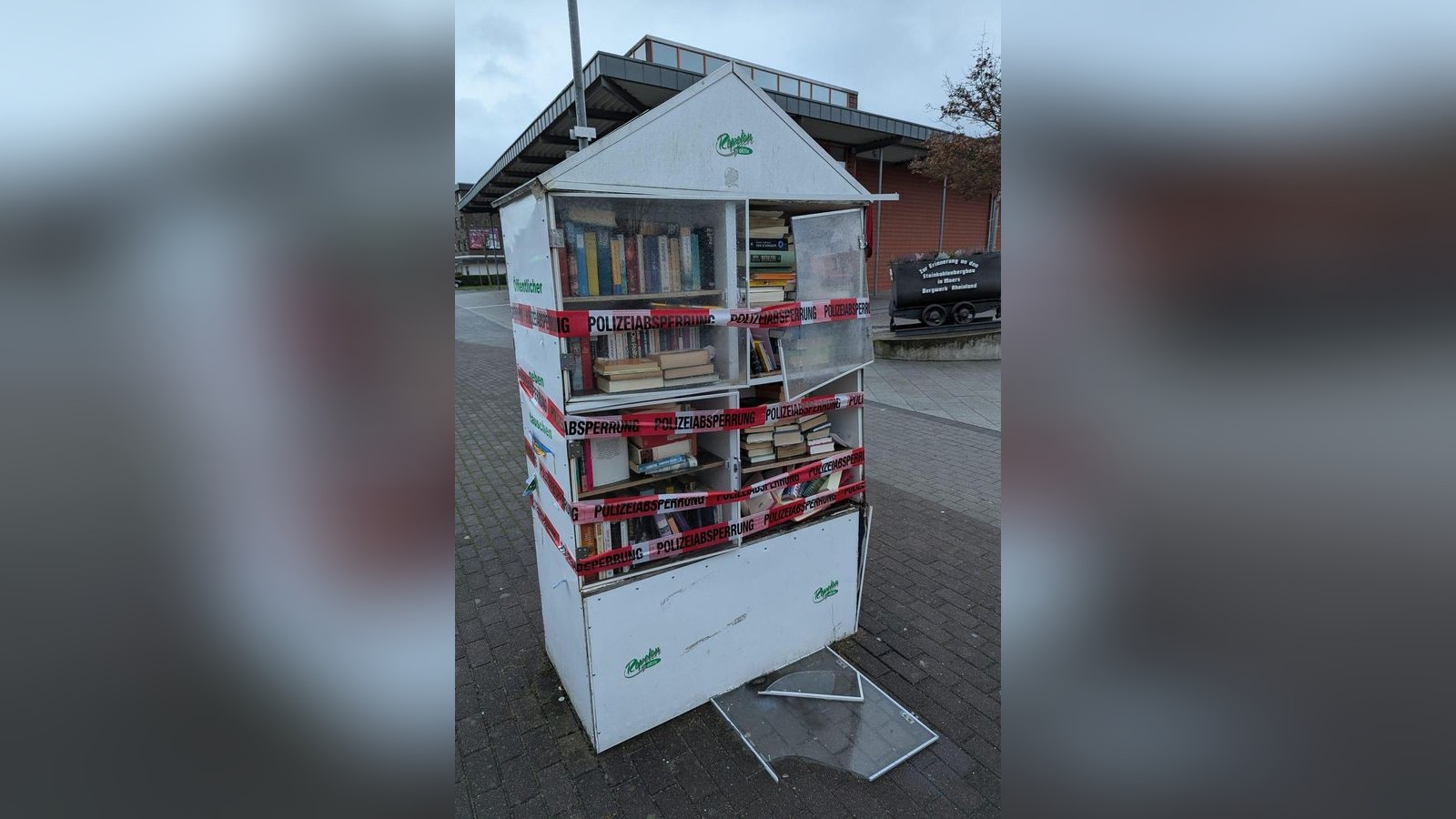 Repelen-aktiv-fassungslos-Hier-wurde-mehr-zerst-rt-als-ein-B-cherschrank-