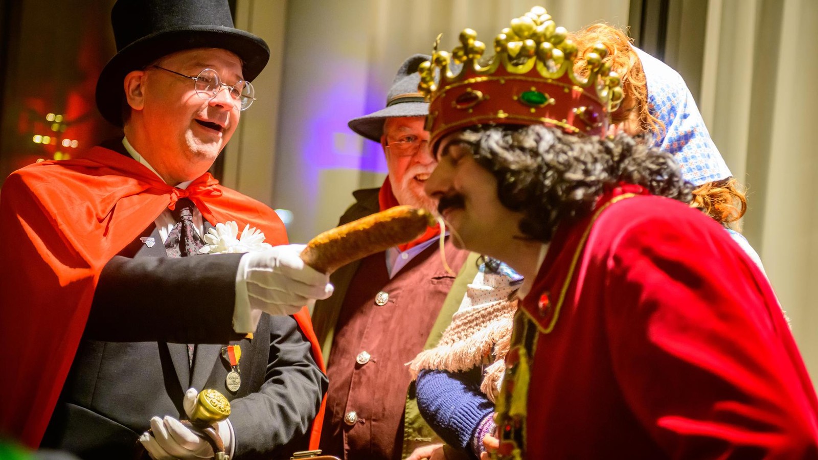 Professor-Zwanziger-blickt-in-die-Glaskugel-und-Nordhausen-lacht