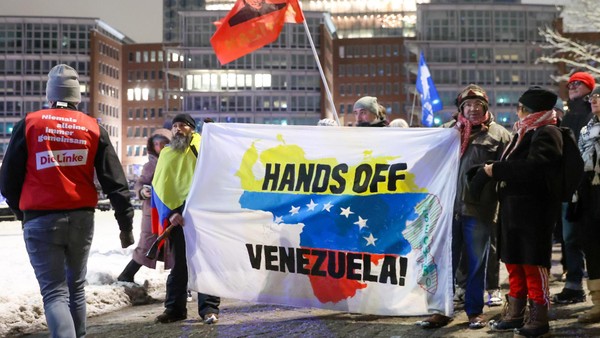 Demo gegen Trump: 500 Hamburger protestieren gegen US-Aktion in Venezuela