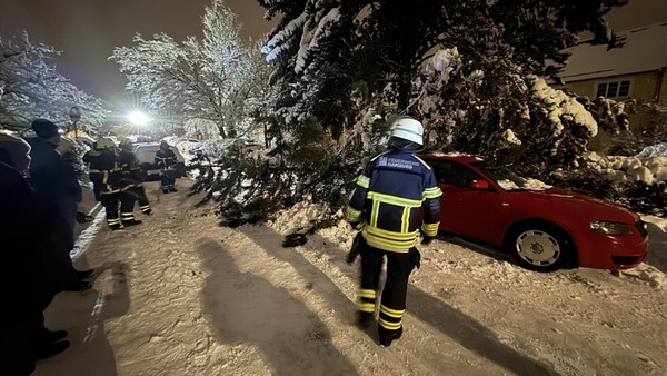 Über 500 Einsätze: Feuerwehr zieht nach Schneewochenende in Hamburg Bilanz