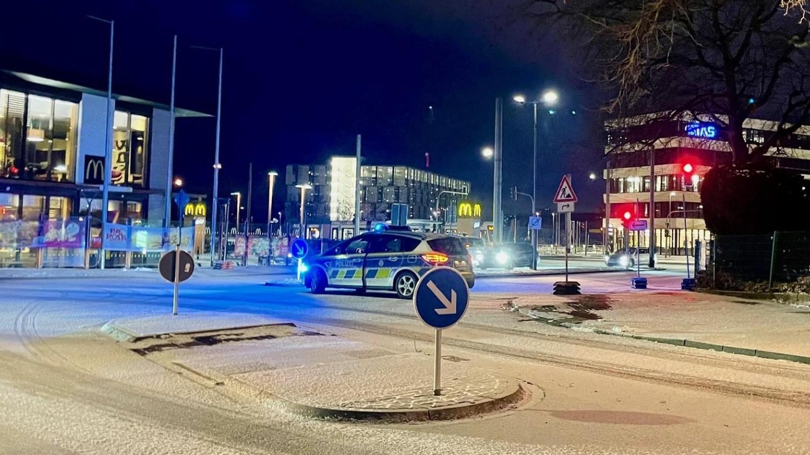 Gro-e-Ampelanlage-kaputt-Polizei-regelt-Verkehr-Kreuzung-in-Bochum