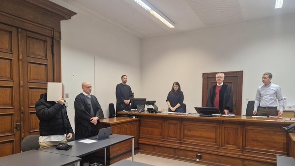 „Dann kommen böse Jungs“: Gastwirt bedroht, um 45.000 Euro zu erpressen