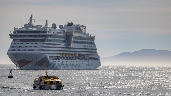 „AIDAdiva“ muss bei Weltreise im Pazifik umkehren – Notfälle an Bord