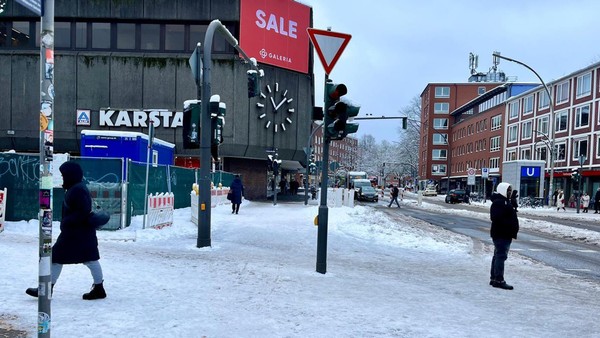Schnee und Eis in Hamburg: Wer nicht räumt, dem drohen 150 Euro Bußgeld