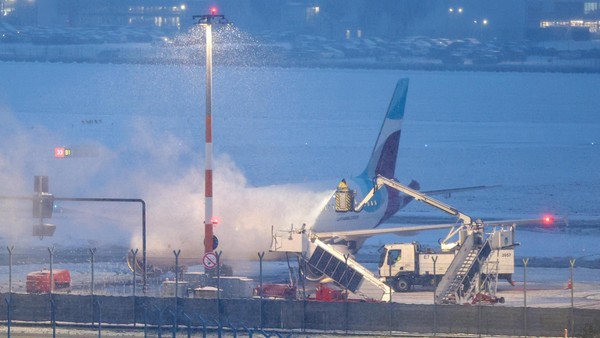 Flughafen Hamburg: Diese Flüge fallen aus – „Elefanten“ bekämpfen Schnee und Eis