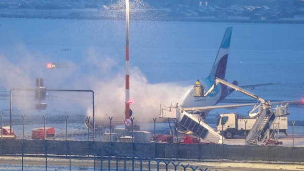 Auch am Dienstag fallen Flüge in Hamburg aus – „Elefanten“ helfen gegen Schnee