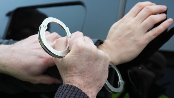 Kind schwer verletzt in Bierbergen zurückgelassen – Polizei nimmt 30-Jährigen fest